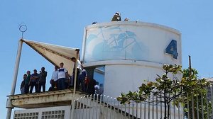 O presidente eleito Jair Bolsonaro, na praia da Barra da Tijuca | Akemi Nitahara/Agência Brasil