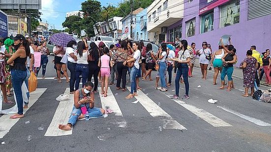 Familiares de presos bloqueiam trecho da Ladeira dos Martírios, no centro de Maceió | Cortesia