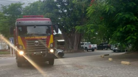 Três viaturas foram deslocadas ao local | Foto: Williamis Tavares / TV Pajuçara