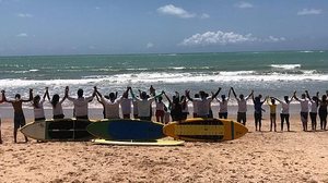 Imagem Alunos de Psicologia da FAT são monitores em oficina de surf para autistas