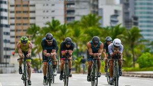 São 850 atletas que competirão na 5ª edição do maior evento de Triathlon do mundo | Foto: Maivan Fernandez / Secom Maceió