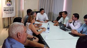 Imagem Após reunião com servidores, Prefeitura vai retirar projetos de lei da Câmara