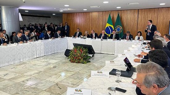 Vice-governador Ronaldo Lessa participa de reunião com o presidente Lula e governadores | Foto: Alexandre Câmara / Assessoria