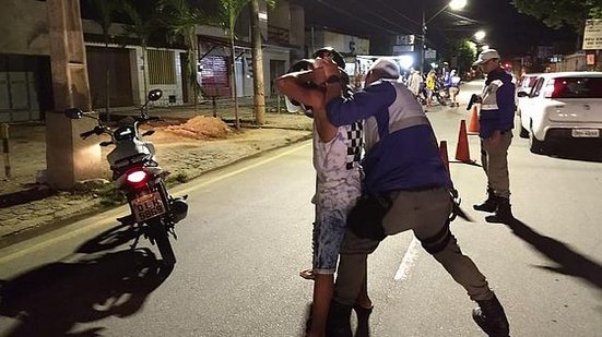 Imagem Lei Seca prende duas pessoas por dirigirem alcoolizadas no interior