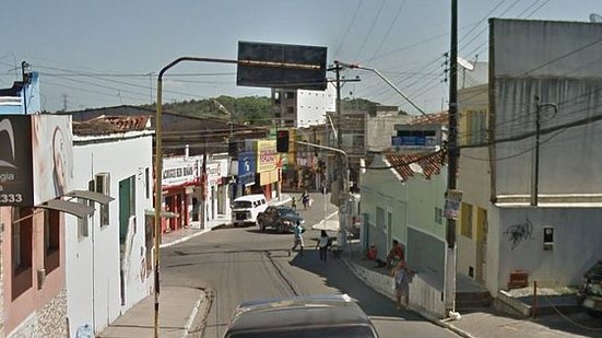 Corpo foi encontrado em rua no centro de Rio Largo | Reprodução / Google