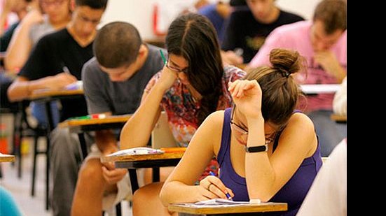 Imagem Congresso analisa bolsa emergencial para estudantes de faculdades privadas durante pandemia