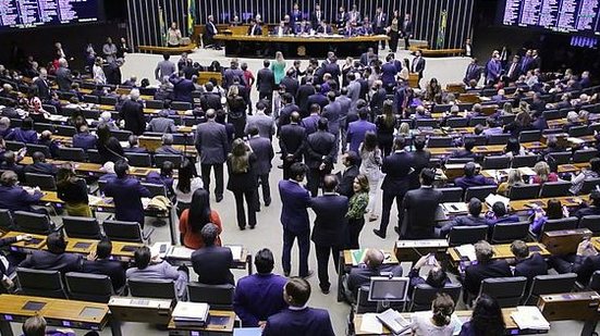 Texto-base foi aprovado por 370 votos favoráveis e 124 contrários | Agência Câmara