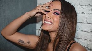 Anitta aposta em cores vibrantes na maquiagem | Instagram