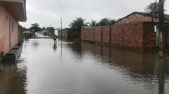 Imagem Vídeos mostram alagamentos em Maceió e no interior após fortes chuvas