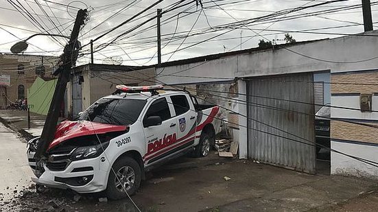 Por causa do acidente envolvendo a viatura, o local está temporariamente com falta de energia | Henrique Pereira/ TV Pajuçara