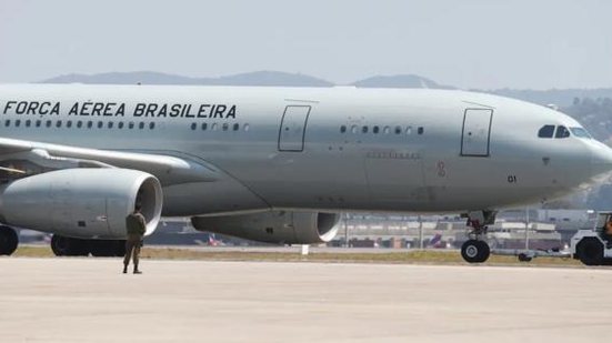 Avião da FAB deve chegar ao Brasil na manhã de segunda-feira (14) | Foto: Paulo Pinto / Agência Brasil