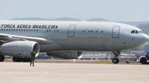 Avião da FAB deve chegar ao Brasil na manhã de segunda-feira (14) | Foto: Paulo Pinto / Agência Brasil