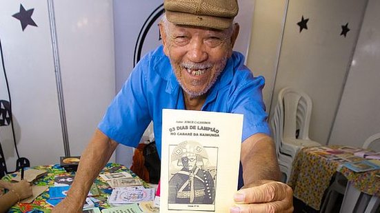 Jorge Calheiros é um mestre na arte do cordel e uma das trações da Bienal do Livro | Foto: Alexandre Teixeira / Agência Alagoas