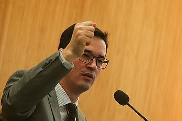 Imagem CCJ aprova convite para Dallagnol explicar troca de mensagens com Moro