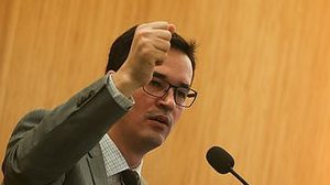 Imagem CCJ aprova convite para Dallagnol explicar troca de mensagens com Moro