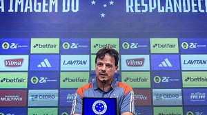 O técnico Fernando Diniz foi apresentado no Cruzeiro | Gustavo Aleixo / Cruzeiro