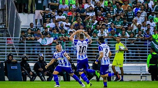 Euforia na comemoração: jogadores vibram com o gol de empate de Matheus Sávio | Pei Fon / TNH1