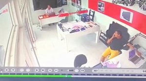 Homem furta celular em concessionária em Maceió | Reprodução