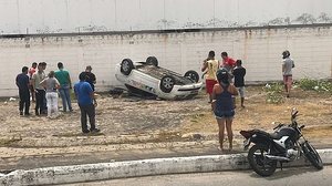 Carro capotou na descida da Leste Oeste, na Mangabeiras | Cortesia