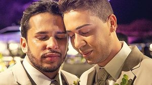 Imagem Após críticas, Carlinhos Maia diz por que não beijou noivo em casamento