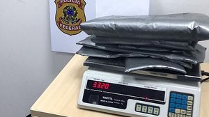 Ela tentava embarcar com a droga para Madri | Foto: Divulgação / Polícia Federal