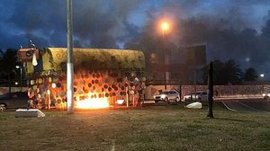 Imagem Princípio de incêndio em monumento do bumba-meu-boi mobiliza bombeiros