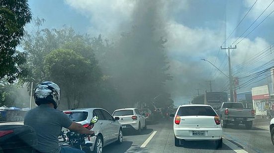 Protesto gerou congestionamento na Avenida Fernandes Lima | Foto: Leide Agra / Cortesia ao TNH1