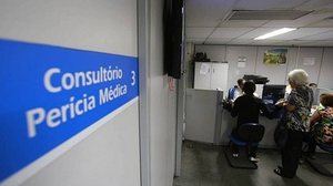 Em todo o país, mais de um milhão de pessoas esperam atendimento médico pericial do INSS. | Foto: Arquivo Extra