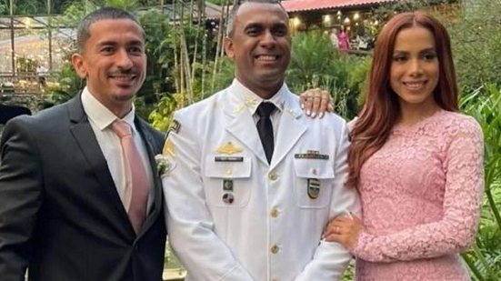 Anitta posou para fotos com Renan Machado e Felipe Terra | Foto: Reprodução / Redes sociais