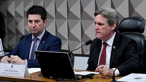 Na reunião desta terça, o presidente da Comissão, senador Dário Berger (em pronunciamento), e o relator da MP, deputado Jerônimo Goergen | Waldemir Barreto/Agência Senado