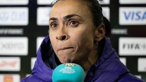 Imagem Marta quer continuar no futebol, mas revela sonho maior: 'Trabalhar para realizar'