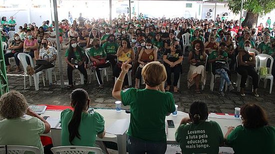 Assembleia realizada nessa quinta (21) decidiu por manter a greve | Foto: Divulgação/Sinteal