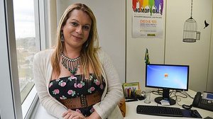 Symmy Larrat, primeira travesti a ocupar a função de coordenadora-geral de Promoção dos Direitos LGBT (Lésbicas, Gays, Bissexuais, Travestis e Transexuais) da Secretaria de Direitos Humanos da Presidência da República | Foto: Marcelo Camargo / Agência Bra…