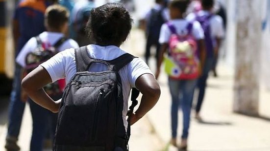 Imagem INSS paga benefício de R$ 1.302 para crianças e adolescentes