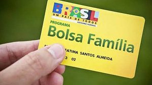 Imagem 13º do Bolsa Família será pago no final de 2019, diz novo ministro