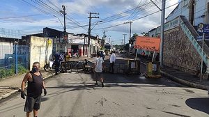 Moradores do Bom Parto em postesto no ano passado para cobrar respostas da Braskem | Foto: Arquivo TNH1/ Bruno Protásio