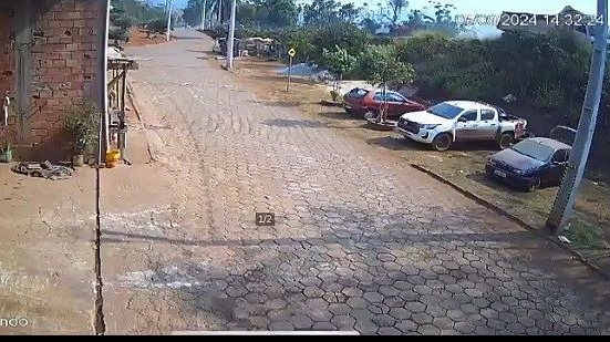 Motorista se joga de caminhão antes de veículo despencar de rodovia | Reprodução