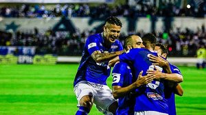 Jogadores do CSA comemoram primeiro gol sobre o Londrina | Pei Fon / Portal TNH1