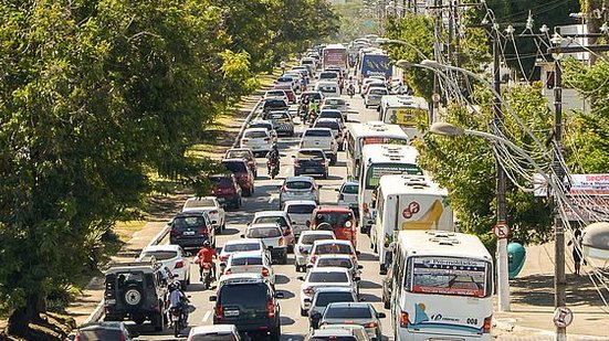 Avenida é o principal corredor de transportes de Maceió | Foto: Arquivo TNH1 / Itawi Albuquerque