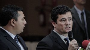 Imagem Mensagens abrem margem para suspender decisões de Moro, dizem especialistas