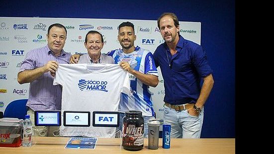 Atacante Robinho foi apresentado oficialmente pelo Azulão | Morgana Oliveira / Ascom CSA