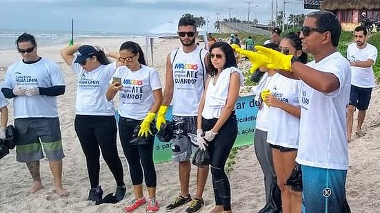 Professor Luiz Carlos Maresia e grupo de voluntários durante ação educativa | Cortesia ao TNH1