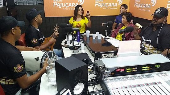 Missô Sereno, Joel Psirico, Davi Beer e Ricardinho Freitas, parte do Samba da Periferia, bateram um papo com as radialistas Telma e Floracy Cavalcante, apresentadoras do Programa Gerações, da Rádio Pajuçara FM Maceió. | TNH1