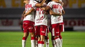 Jogadores do Galo em campo na partida contra o Murici, pelo Campeonato Alagoano | Francisco Cedrim / CRB