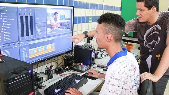 Atividade oferecido aos alunos do período integral em escola de Palmeira dos índios | Ascom Seduc