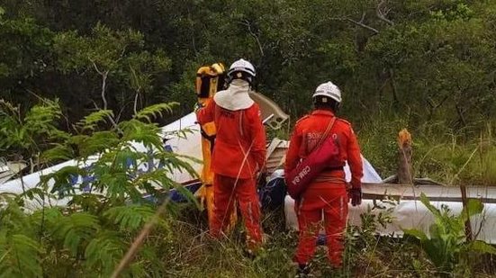 12 bombeiros já estão atuando no resgate dos três corpos das vítimas do acidente aéreo em Barreiras | Foto: Corpo de Bombeiros Militar da Bahia