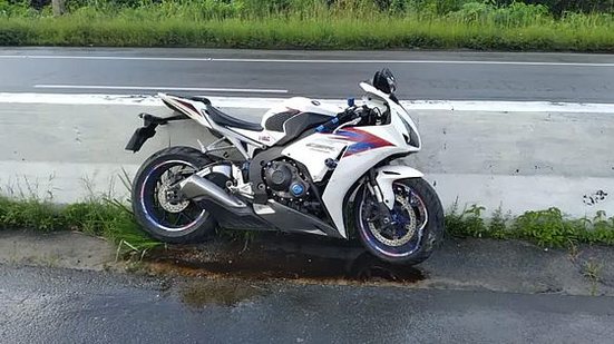 O modelo é uma Honda CBR, ano 2012, de 1.000 cilindradas, uma das motos mais caras e potentes da Honda | Reprodução