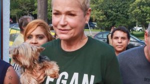 Xuxa faz esquema para votar: 'Uma seguidora ficou na fila por mim' | Foto: Reprodução