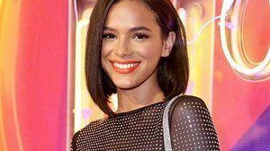 Imagem Marquezine deixa seios à mostra com look ousado na Sapucaí