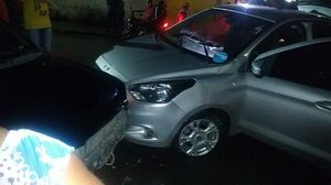 Assaltantes bateram o carro em outros dois veículos | Cortesia ao TNH1